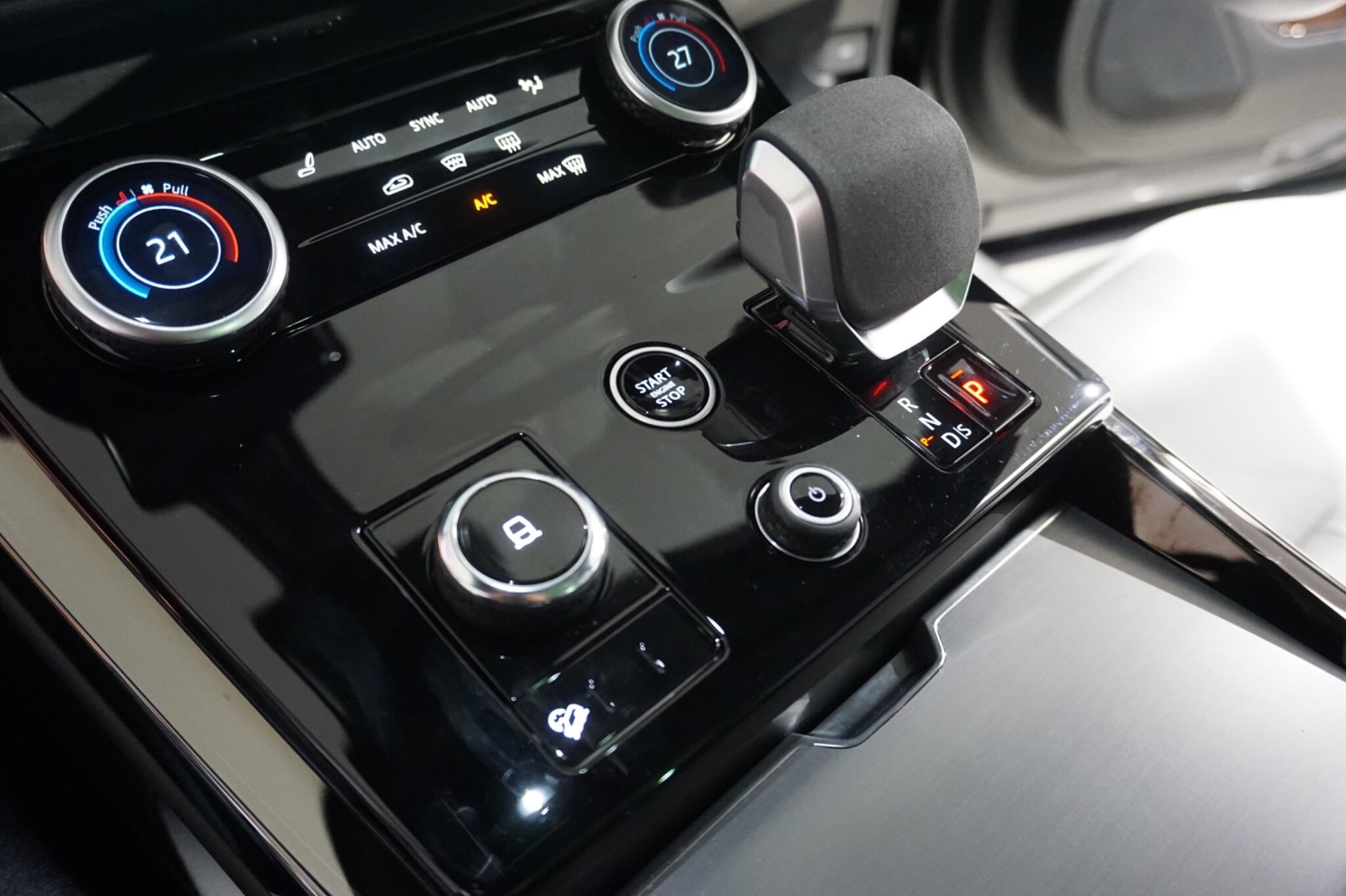 Land Rover Range Rover Sport 3.0 D300 MHEV Dynamic SE SUV 5dr Diesel Auto 4WD Euro 6 (s/s) (300 ps)